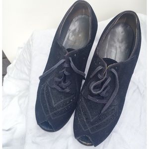 Vintage shoes in women